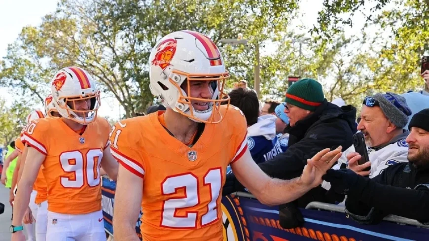 Lightning Don Bucs Uniforms, Bruins Sport Patriots Gear for Outdoor Game