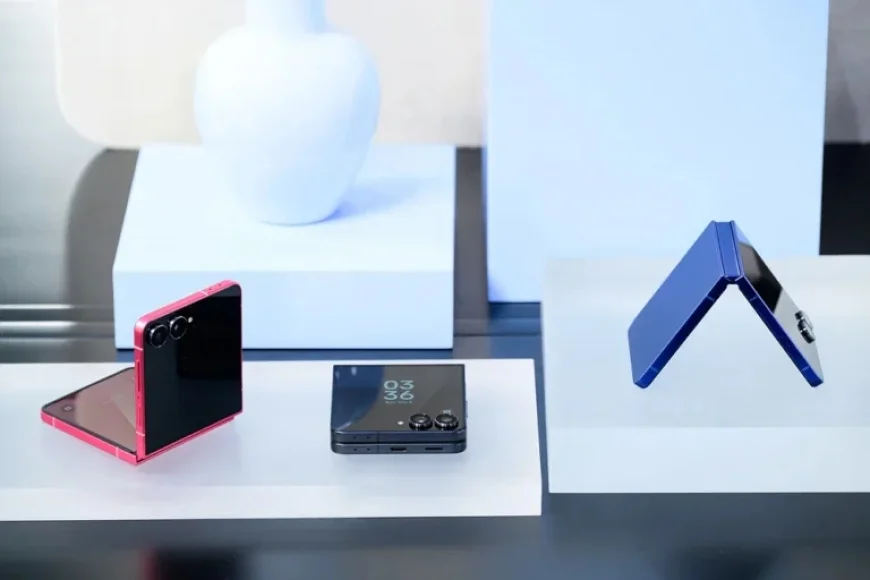 Apple Plans Second Foldable iPhone: Potential Clamshell Design