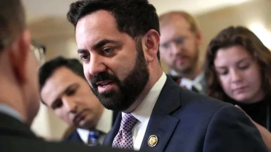 Republican Faces Jeers Over ICE Tactics at N.Y. Town Hall