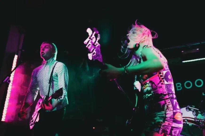 Molotovs Launch Tour Amid Chart Competition with Lily Allen