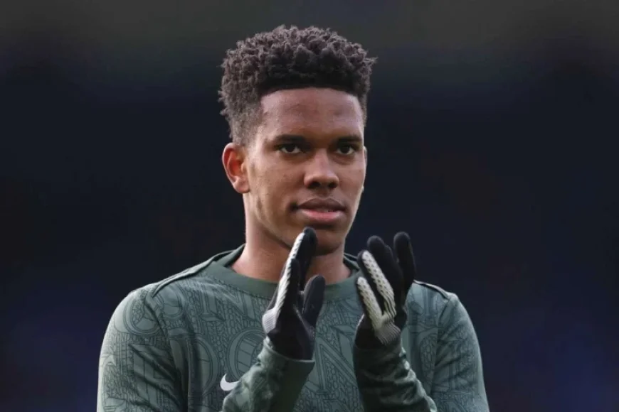 Rosenior Supports Estevao as Chelsea Starlet Takes Compassionate Leave