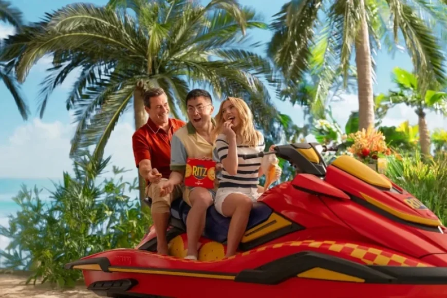 Bowen Yang Praises Jon Hamm, Scarlett Johansson as Showbiz’s Hardest Workers