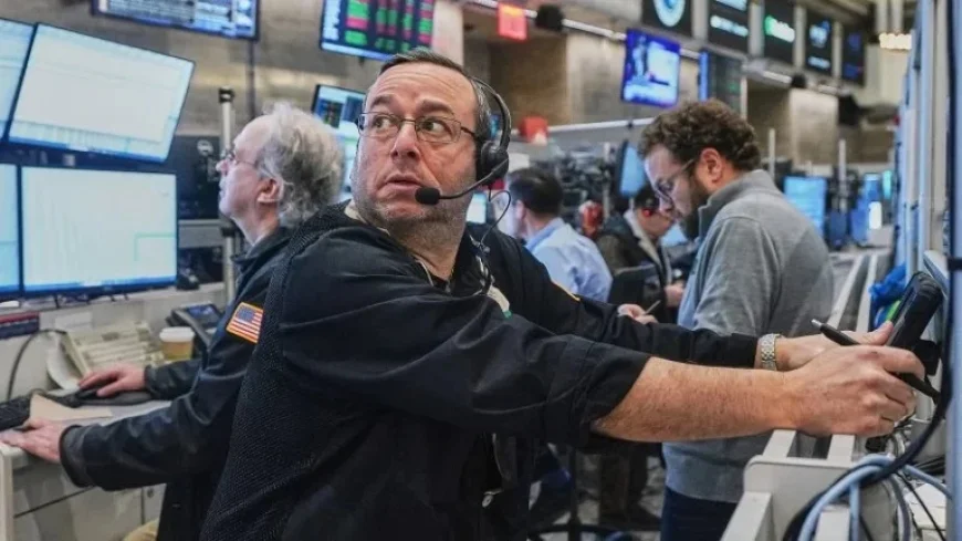 Bitcoin Plummets to 2024 Low; Stocks Falter Amid AI, Geopolitical Tensions