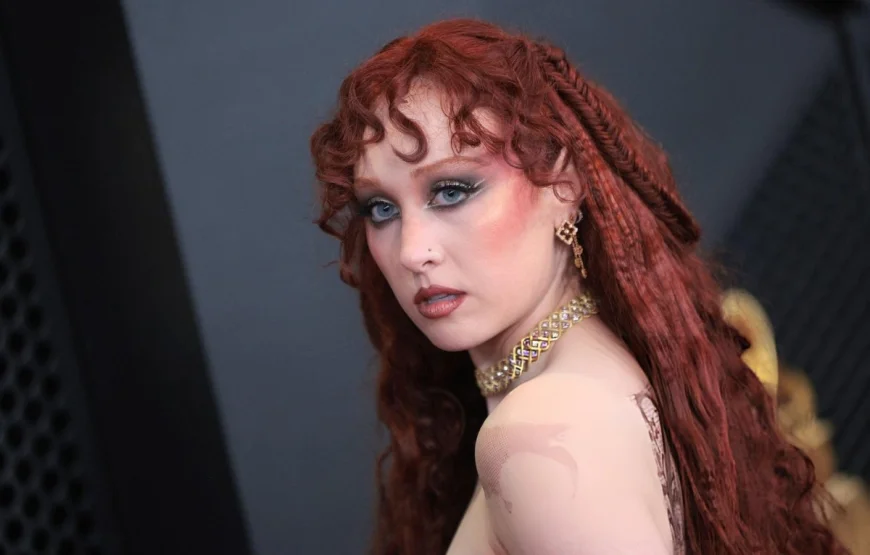 Chappell Roan’s 2026 Grammys Outfit Ignites Red-Carpet Debate as “Nipple Ring Dress” Goes Viral