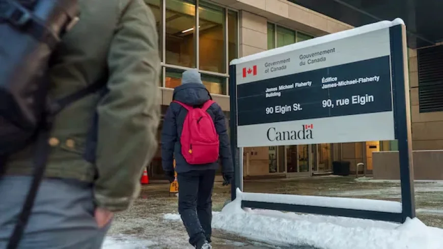 Federal Employees to Return to Office 4 Days a Week This Summer