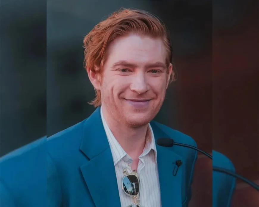 Risks and Rewards of Fame in Hazardous Places