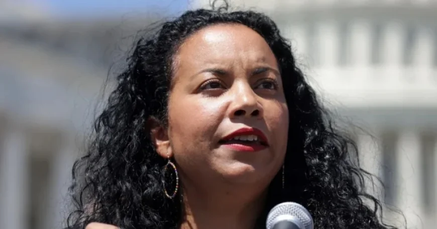 Democratic Primaries Begin with Major Anti-Establishment Shakeup