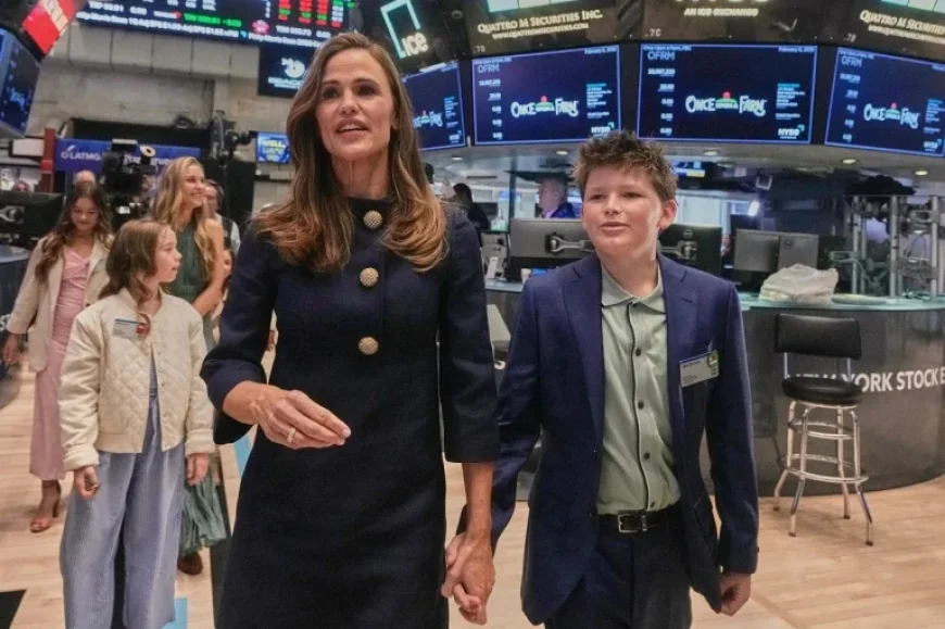 Jennifer Garner and Son Samuel Visit New York Stock Exchange