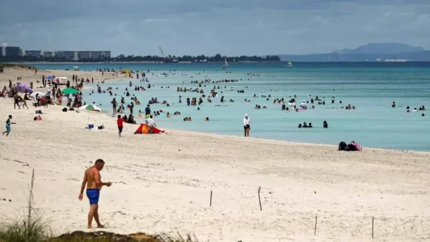 Last-Minute Changes and Closures Disrupt Quebec Tourists in Cuba