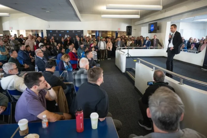 NASA Strengthens Workforce, Cuts Contractor Dependence