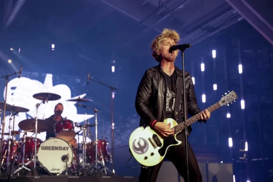 Billie Joe Armstrong Urges ICE Agents to Resign at Pre-Super Bowl Concert