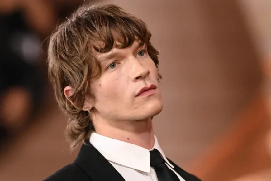 Connor Storrie Ignites Saturday Night Live with Hosting Debut