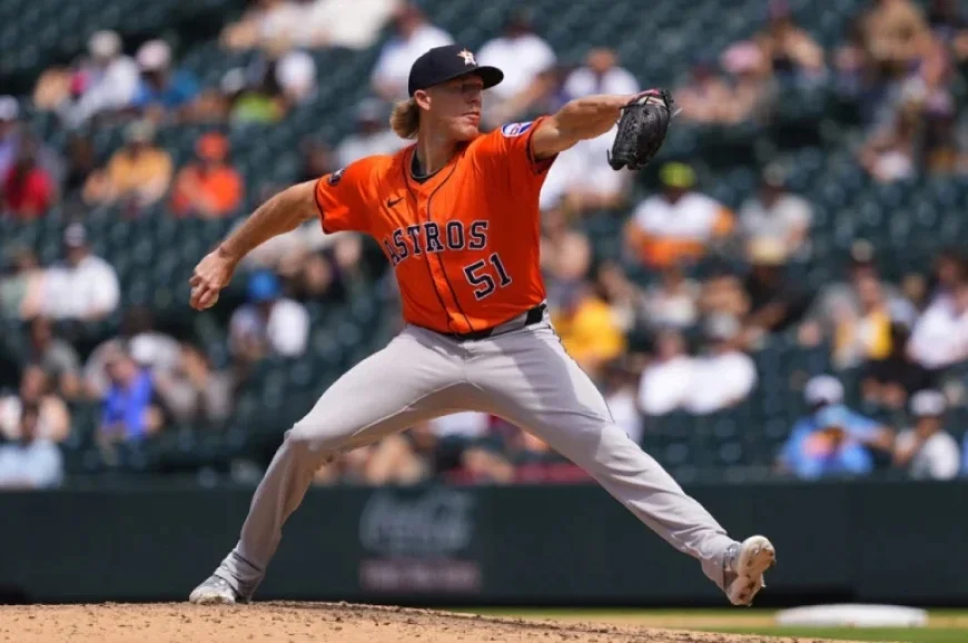 Dodgers Sign Catcher Seby Zavala and Pitcher Jordan Weems