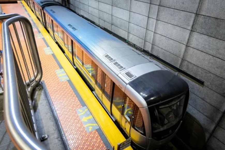 Metro Communication Failure | All Four Lines Halted for 45 Minutes