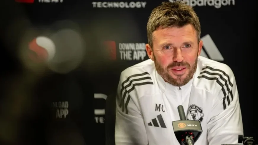 Michael Carrick: Man United Haircut Fan Barred from Team Talk