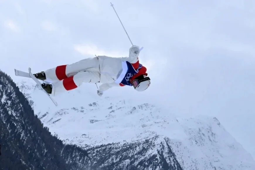 Kingsbury Reaches Freestyle Skiing Finals Despite Distracting Light