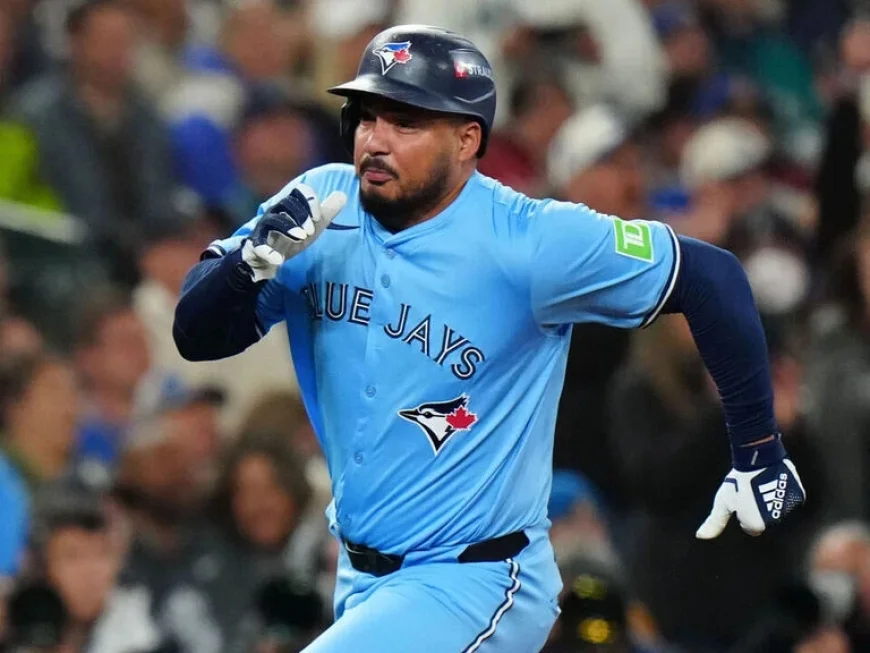 Blue Jays’ Santander Faces Labrum Surgery, Out for 5-6 Months