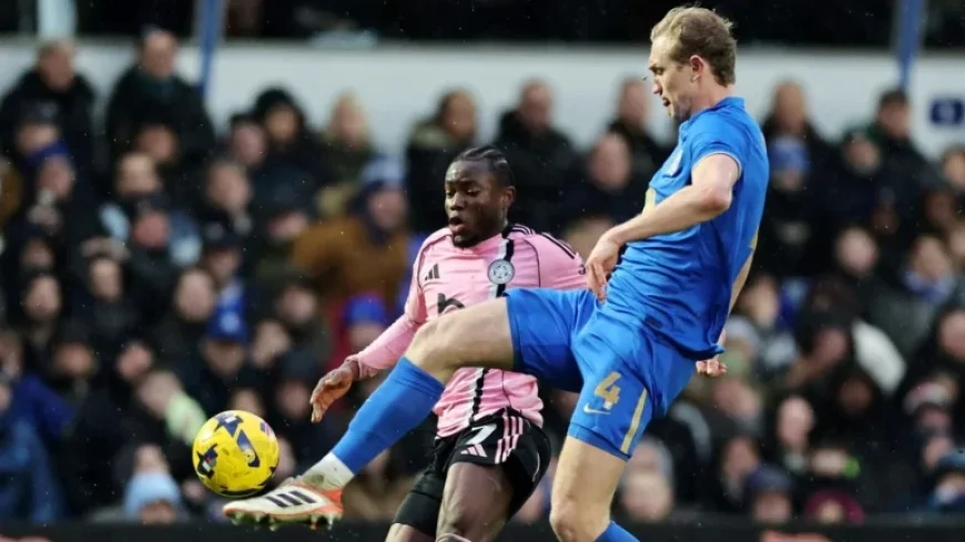 Jay Stansfield Seals Birmingham’s Win Over 10-Man Leicester