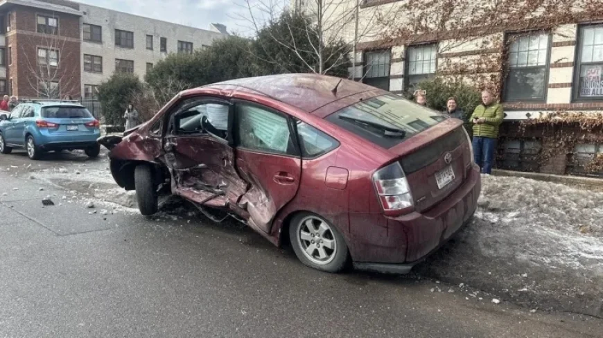 Federal Agents Investigate Multi-Car Crash in St. Paul