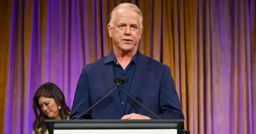 Former Super Bowl QB Urges Trump-Opposing Olympians to Stay Quiet