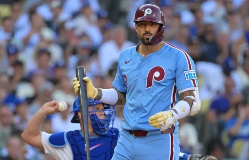 Padres Sign Nick Castellanos to Contract Agreement