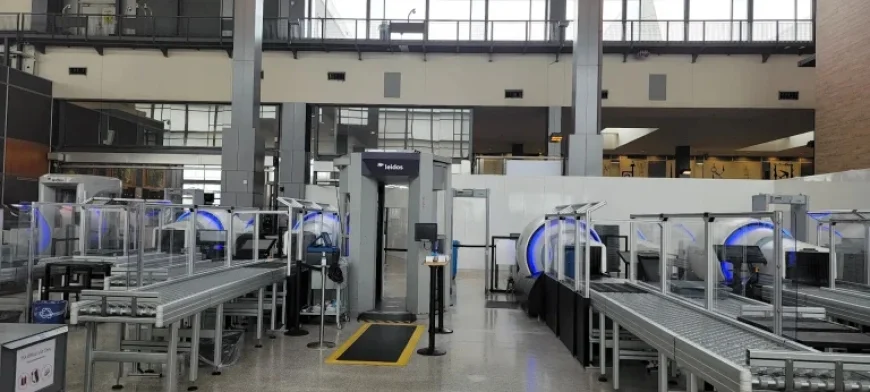 TSA Clears Delta Passenger with Bargain Meat Cleaver in Shocking Video