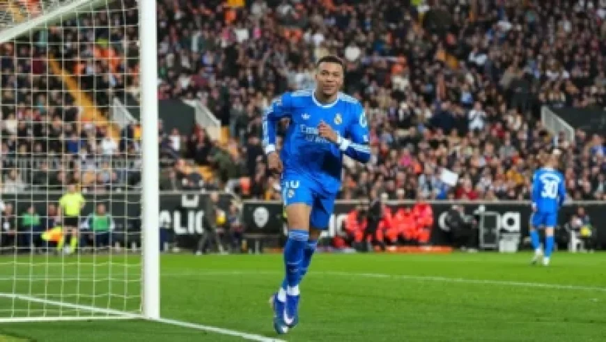 Paris Snowstorm Reduces Flights by 30% at CDG, 20% at Orly