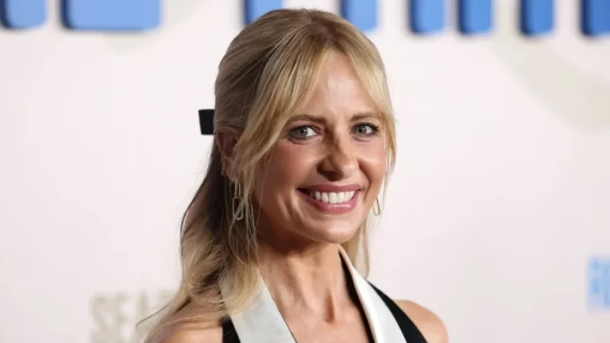 Sarah Michelle Gellar Stuns in 7 Leggy Outfits