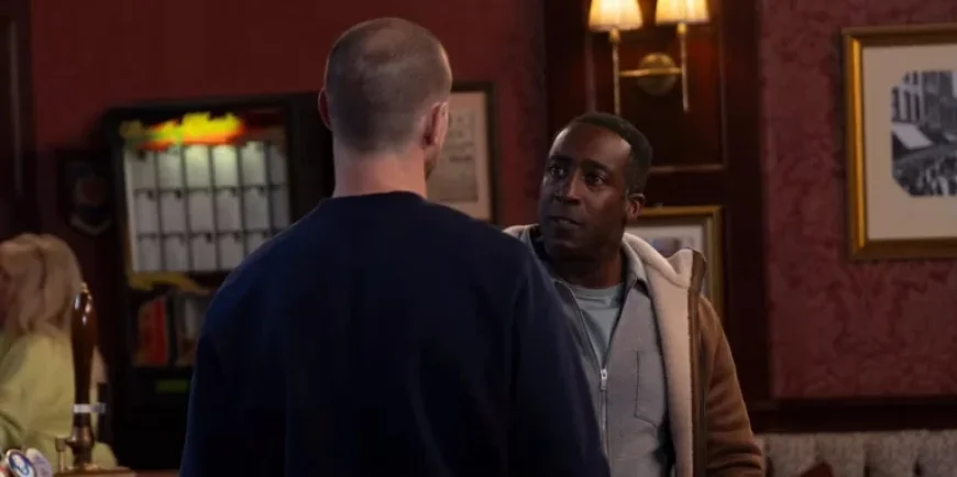 Carl Unveils Shocking Bombshell to Ronnie on Coronation Street