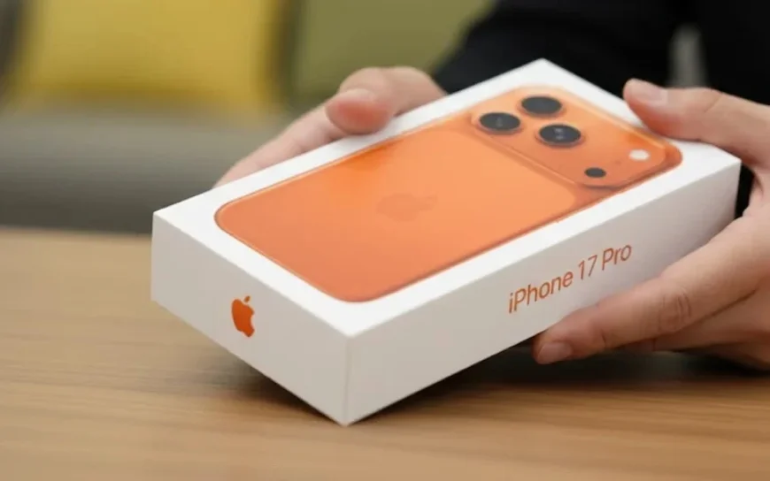Chinese Employee Stunned by Unexpected iPhone Prize at Company Party