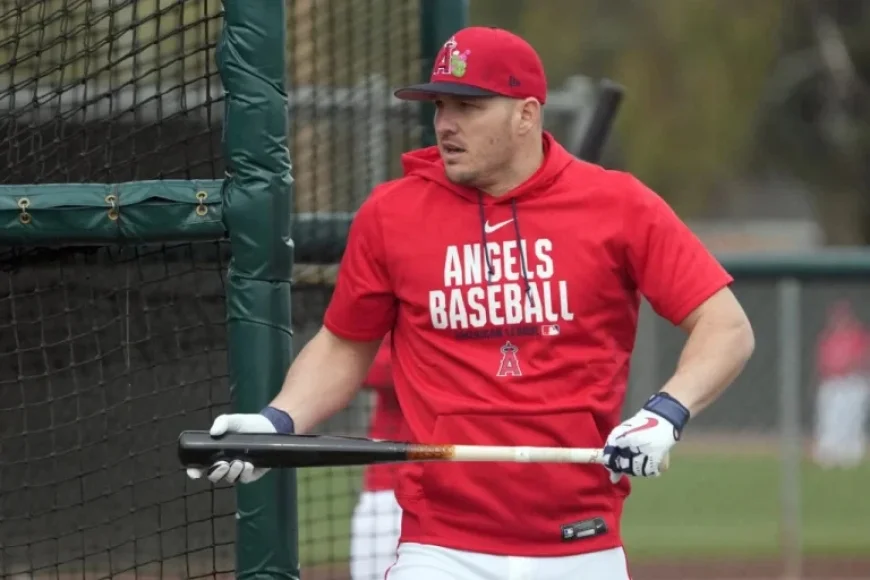 Mike Trout Opts for Return to Center Field