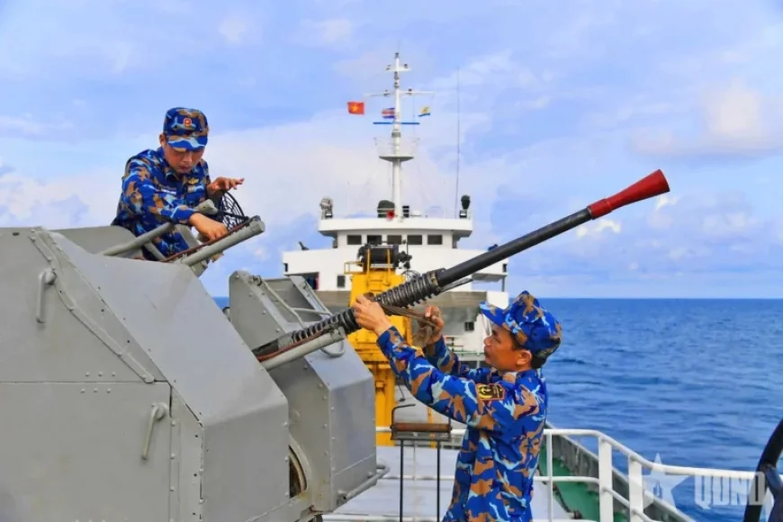 Brigade 125, Region Naval 2, Welcomes New Year with Enthusiasm at Sea