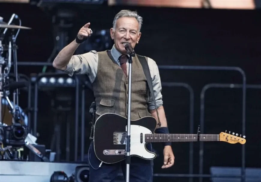 Bruce Springsteen Performs with E Street Band at PPG Paints Arena