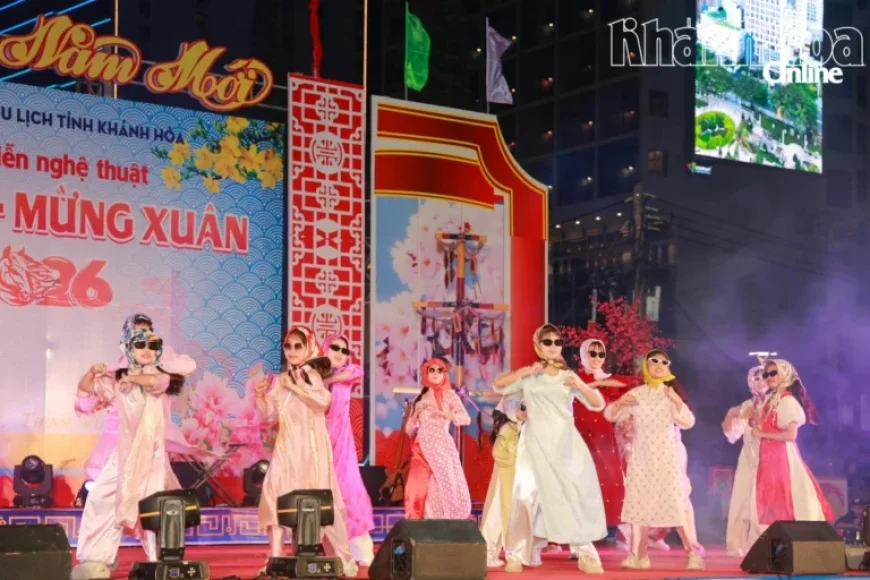 Vibrant Spring Atmosphere Marks New Year Horse Art Program