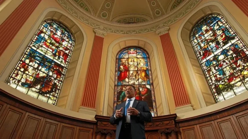 Jesse Jackson Surprises with Unrequested Autograph