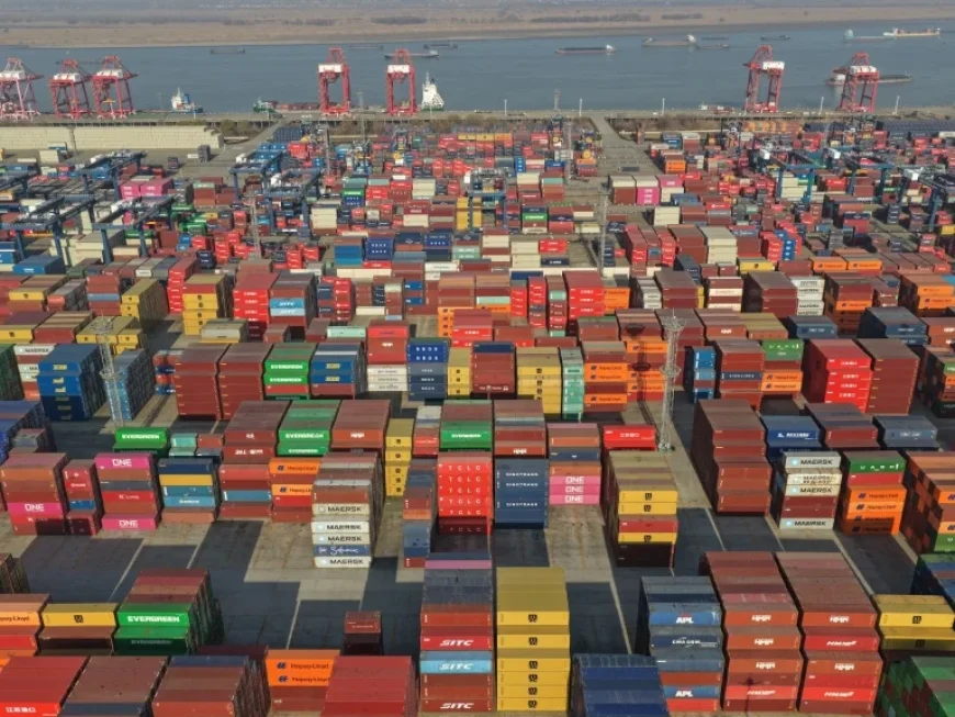 US Trade Deficit Expands in December Amid Import Surge