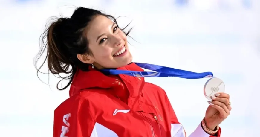 Eileen Gu Educates Reporter at Winter Olympics