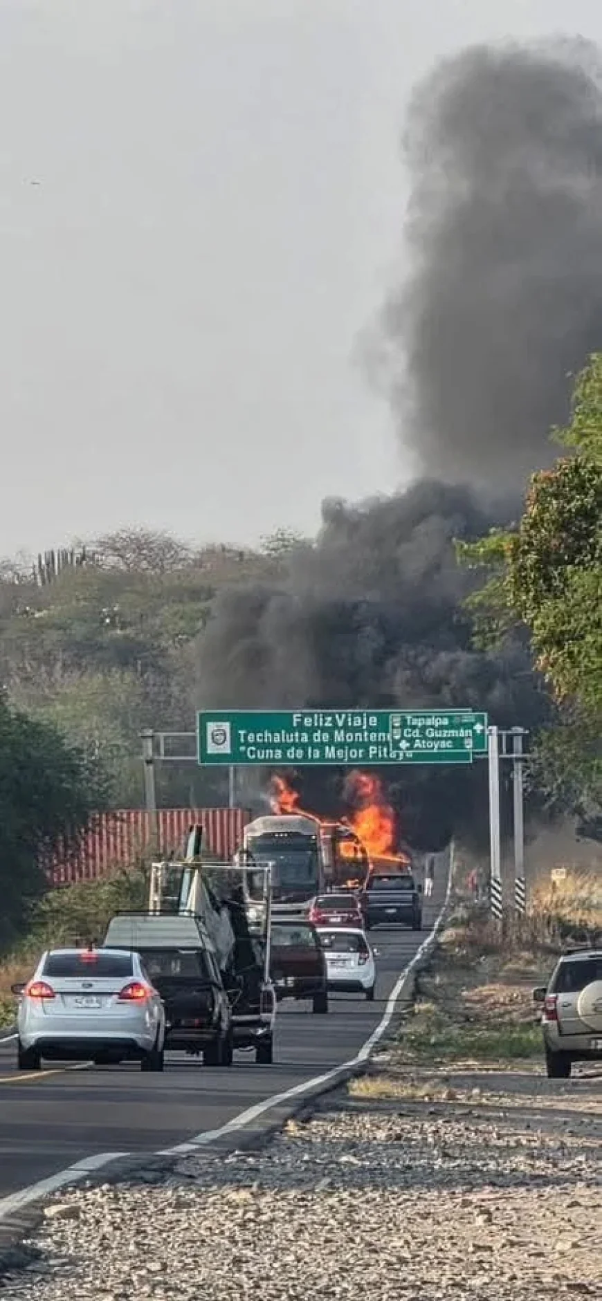 Roadblocks and Vehicle Fires Disrupt Jalisco and Michoacán Areas
