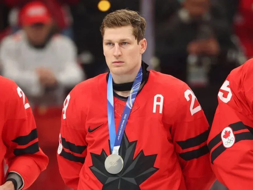 MacKinnon Challenged Fans to Decide the Better Team