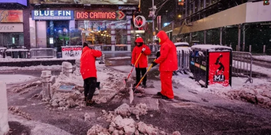 Winter Storm Arrives, Canceling Thousands of Northeast Flights