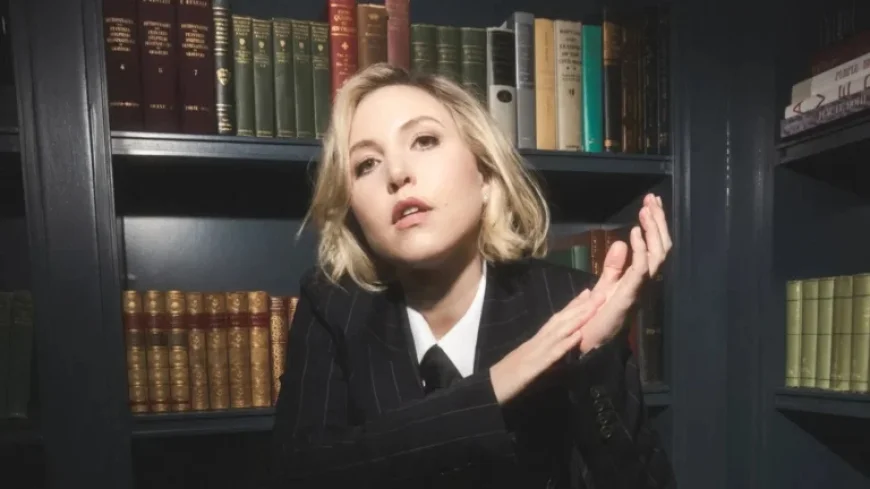 Taylor Tomlinson Triumphs Over Church Life, Spins It Into Comedy Success