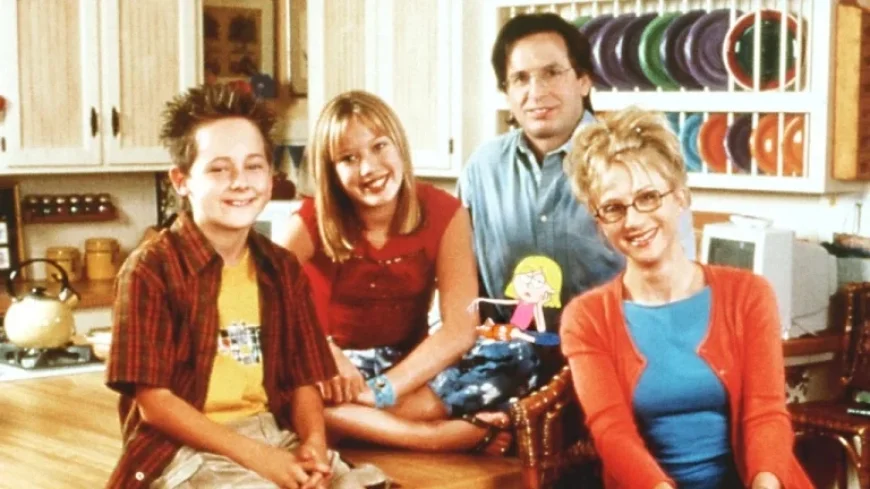 Hilary Duff and ‘Lizzie McGuire’ Cast Mourn Robert Carradine’s Passing