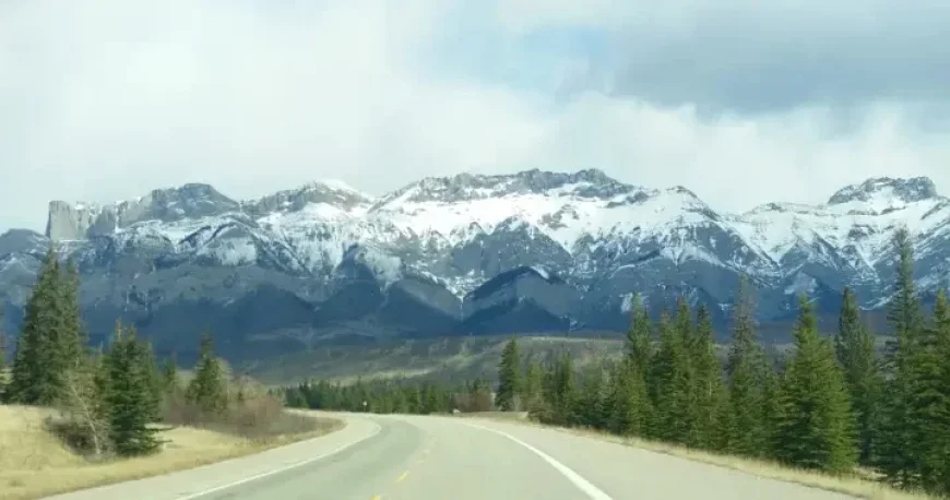 Tragic Crash Claims Lives of Two Jasper Hockey Players Returning to Hinton