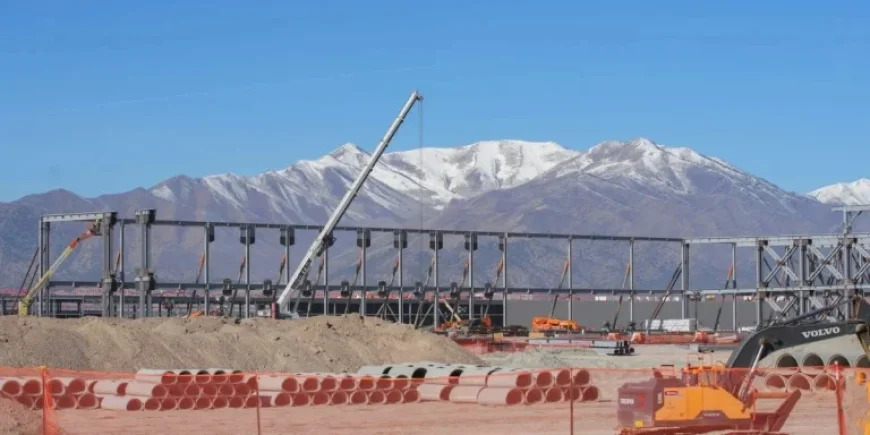 Moody’s Warns of $662 Billion Risk in Data Center Expansion by 5 Firms