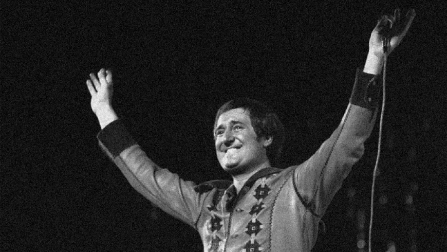 Legendary Singer-Songwriter Neil Sedaka, Known for ‘Breaking Up Is Hard to Do,’ Dies