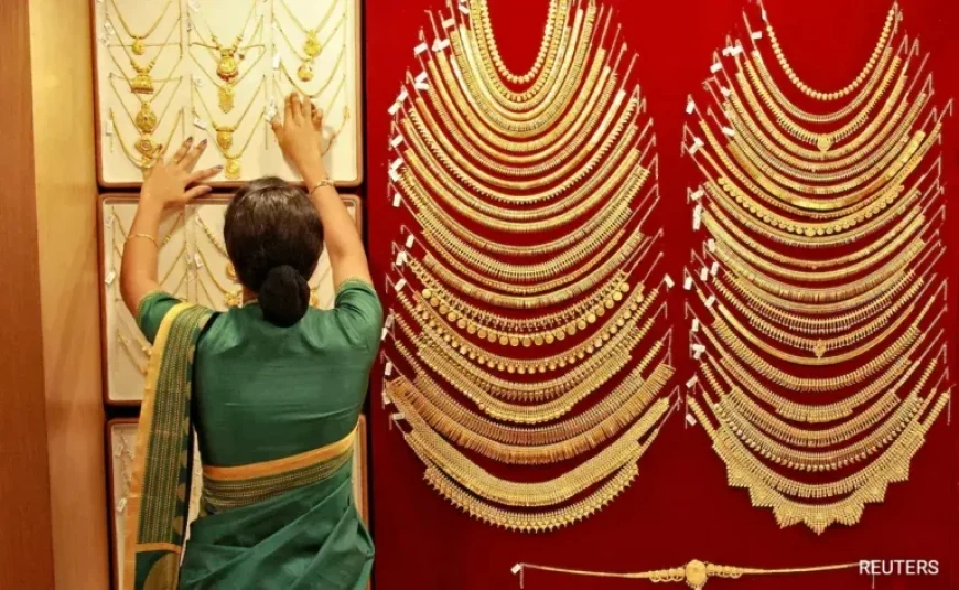 Gold and Silver Prices Fall in Local Markets Due to Profit Booking