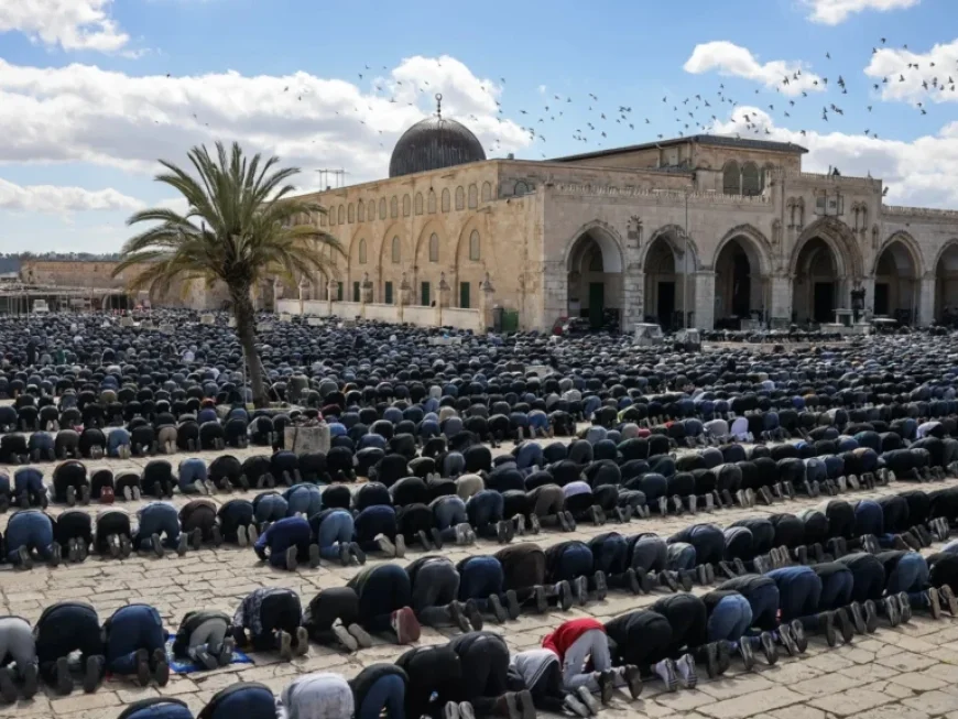 100,000 Worshippers Gather at Al-Aqsa Despite Israeli Restrictions on Ramadan’s 2nd Friday