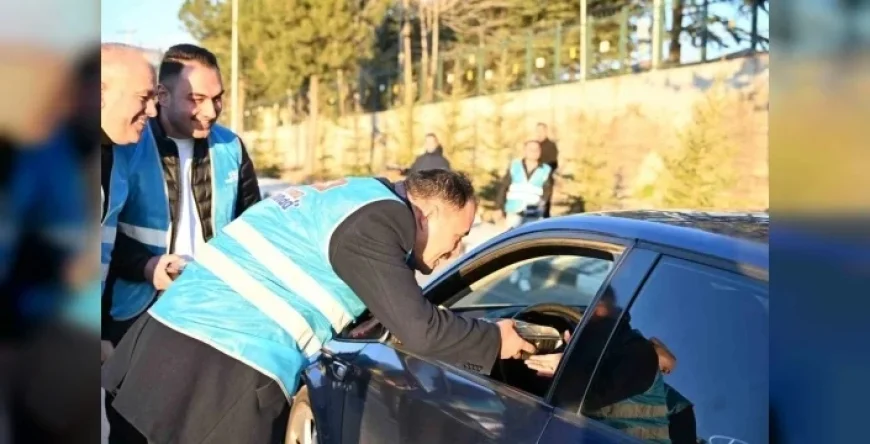 Drivers in Demirci Receive Iftar Treats Before Breaking Fast