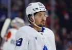 Maple Leafs Bench Nick Robertson, Troy Stecher vs. Flyers