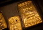 Gold Falls to One-Month Low — Traders, Families and the Fed’s Tightrope
